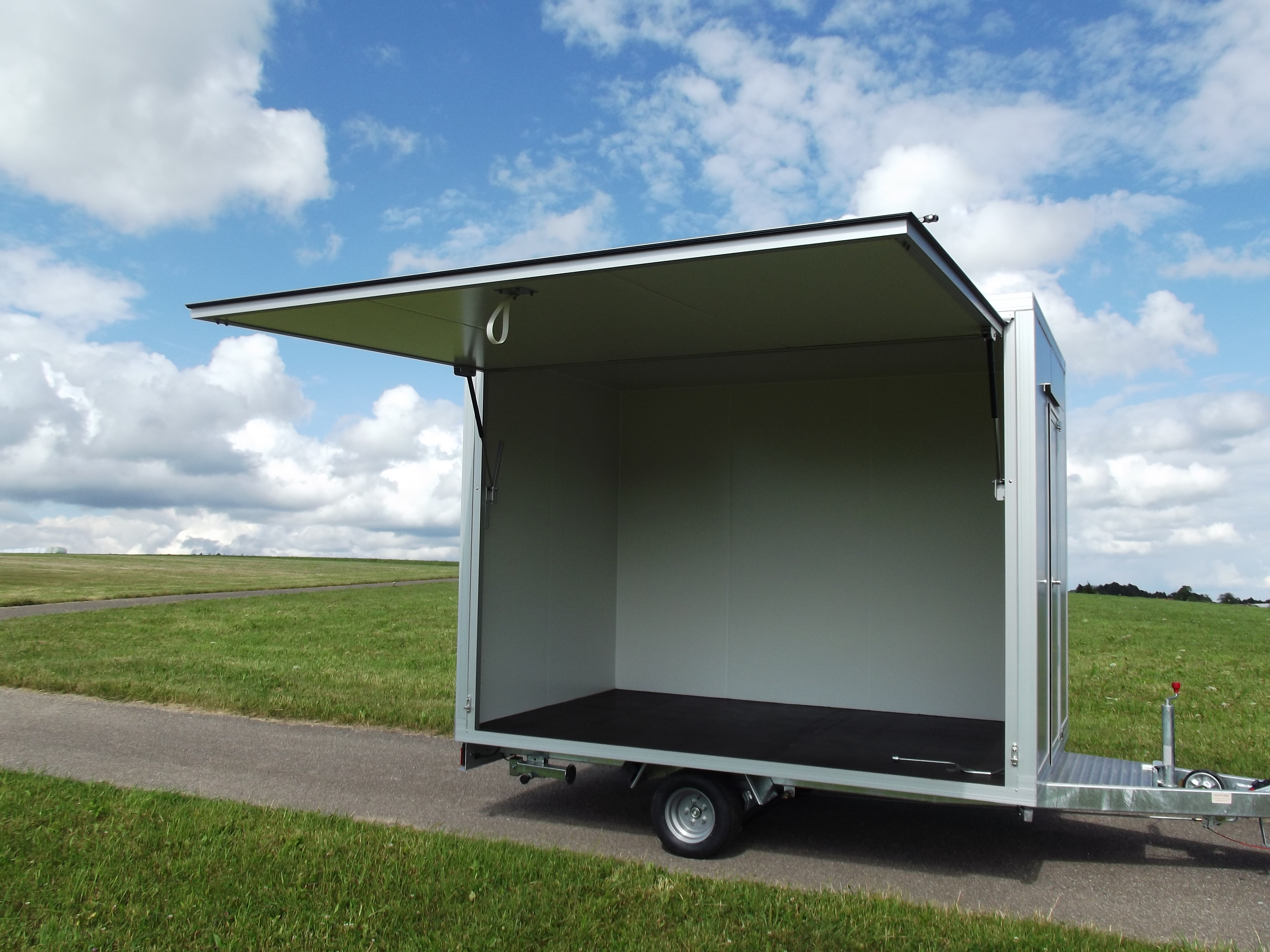 Anhnger Bhler Knig Koffer Sonderanfertigung 1