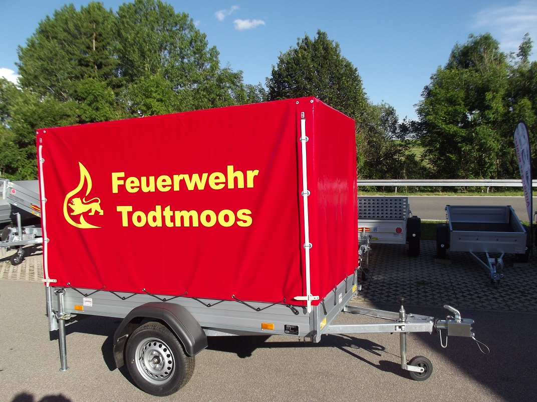 FFW Todtmoos Saris Anhaenger mit Plane Auto und Reifendienst Boehler Goerwihl Segeten 002 (7)