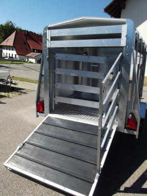 Blyss Vieh und Schweineanhnger Anhnger Bhler (4)