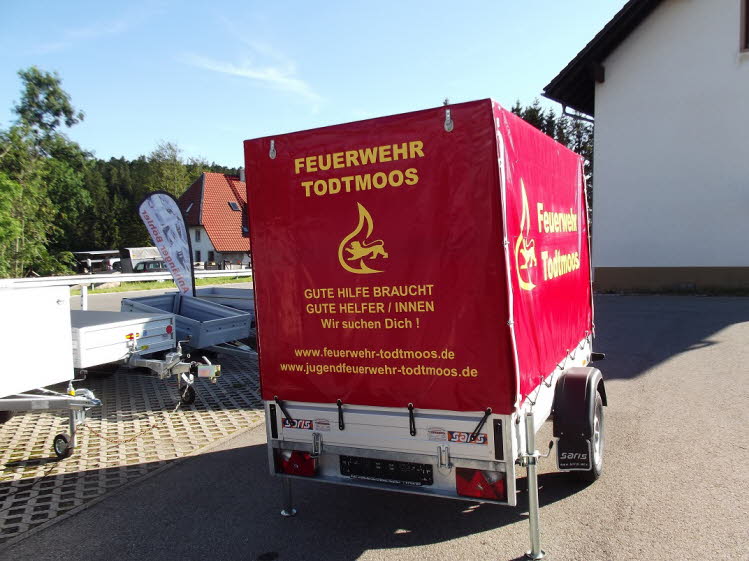 FFW Todtmoos Saris Anhaenger mit Plane Auto und Reifendienst Boehler Goerwihl Segeten 002 (3)